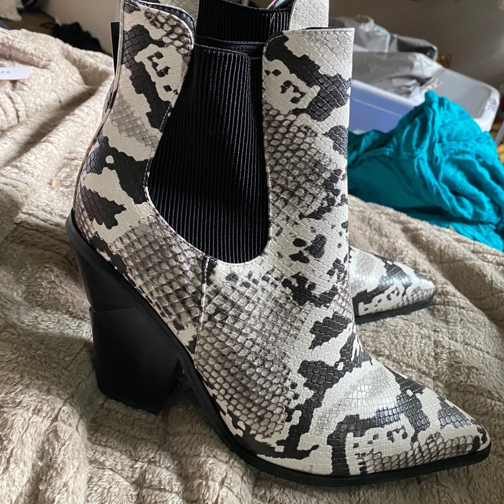 Black & White Snakeskin Cowgirl Booties